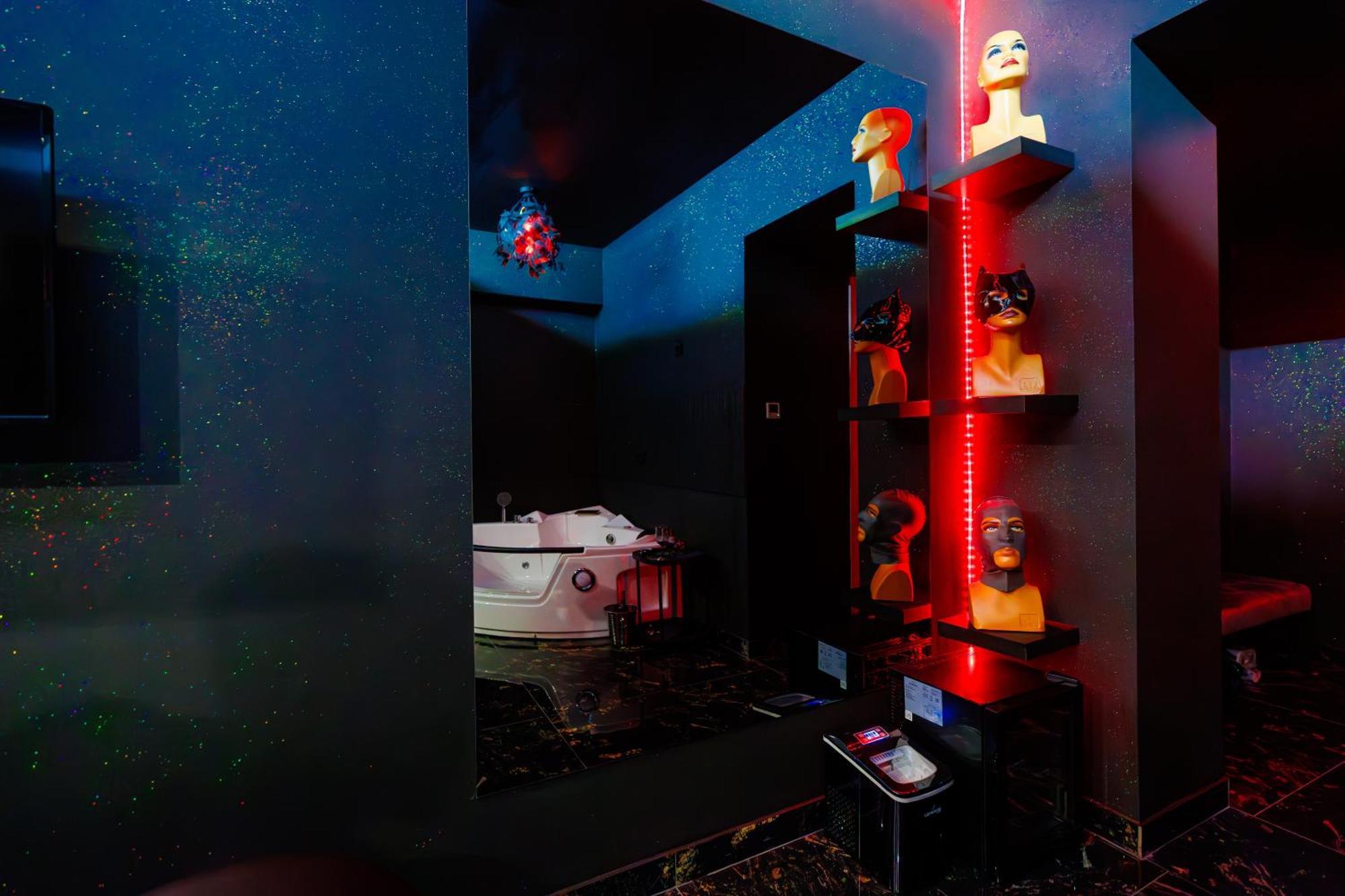 Romeo Nights - Love Rooms - Adults Only Bucharest Luaran gambar